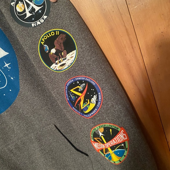 NASA Sweatshirt boys size 18 Large - Picture 4 of 4